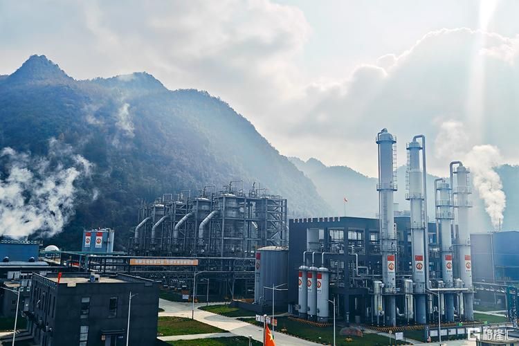 历史性一刻：全球首个CO₂直接生物合成乙醇项目试产，首钢朗泽涨超17.6%领跑港股